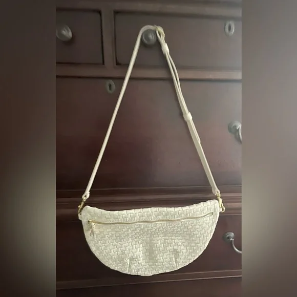 Clare V. GRANDE FANNY
Cream Woven Checker
EUC - Picture 4 of 6